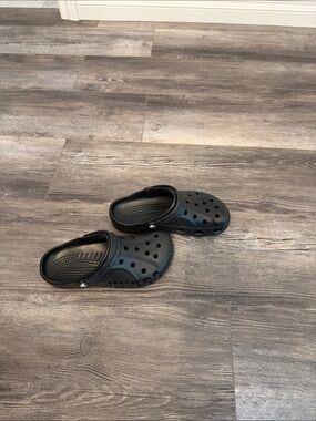 CROCS Men's Black Classic Slip-On Clogs